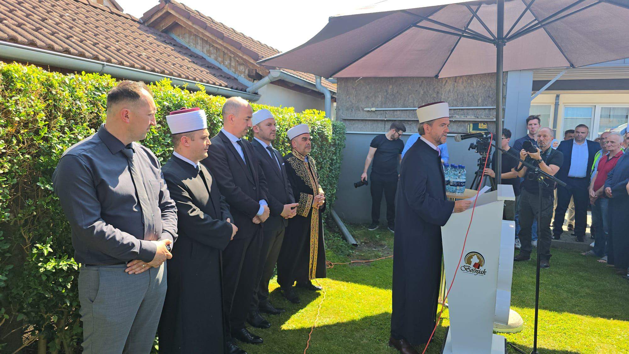 Obraćanje muftije Kobilice (Foto: Ishak Ahmetović)