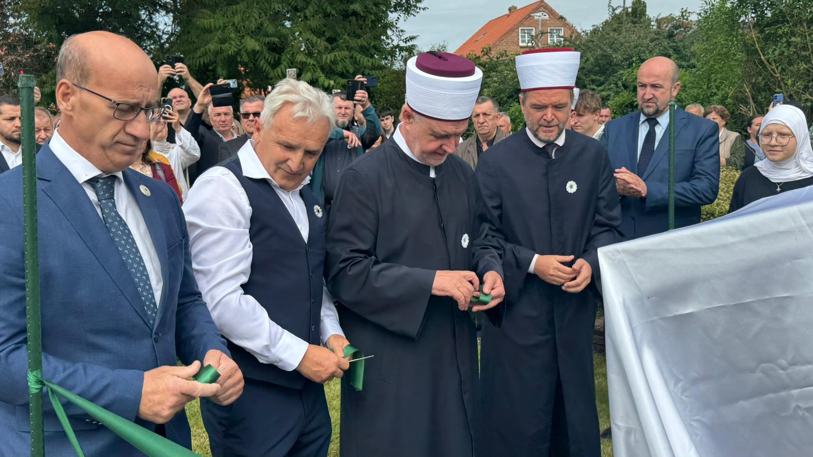 FOTO - Danska: U Tønderu otkriven spomenik Cvijet Srebrenice
