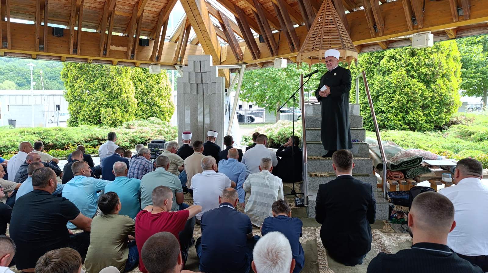 Hutba muftije Dudića u Poročarima: Majke Srebrenice su najveći promotori mira, istine i suživota