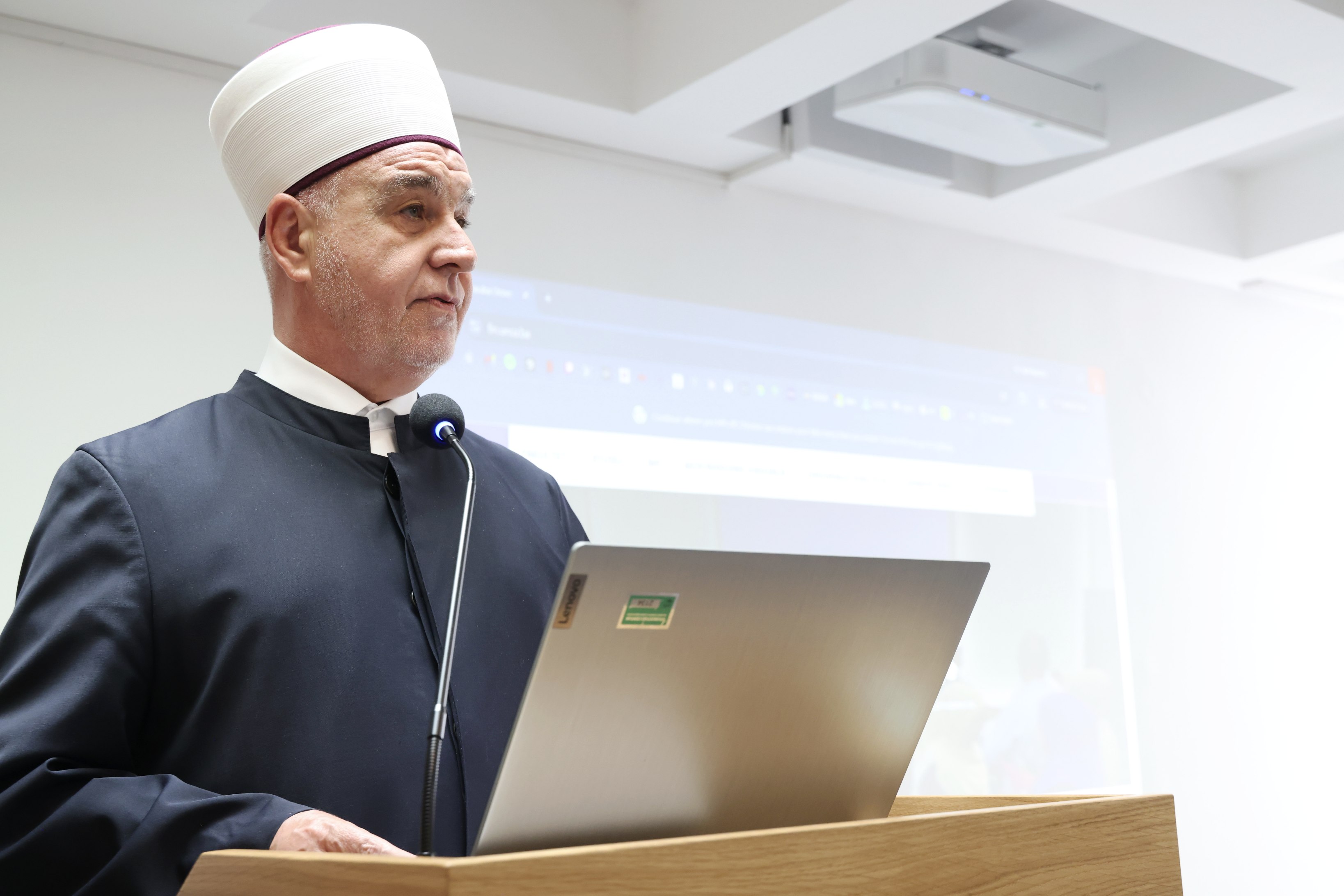 Reisul-ulema Kavazović: Na islamofobiju odgovoriti znanjem, istraživanjem i otvorenim dijalogom