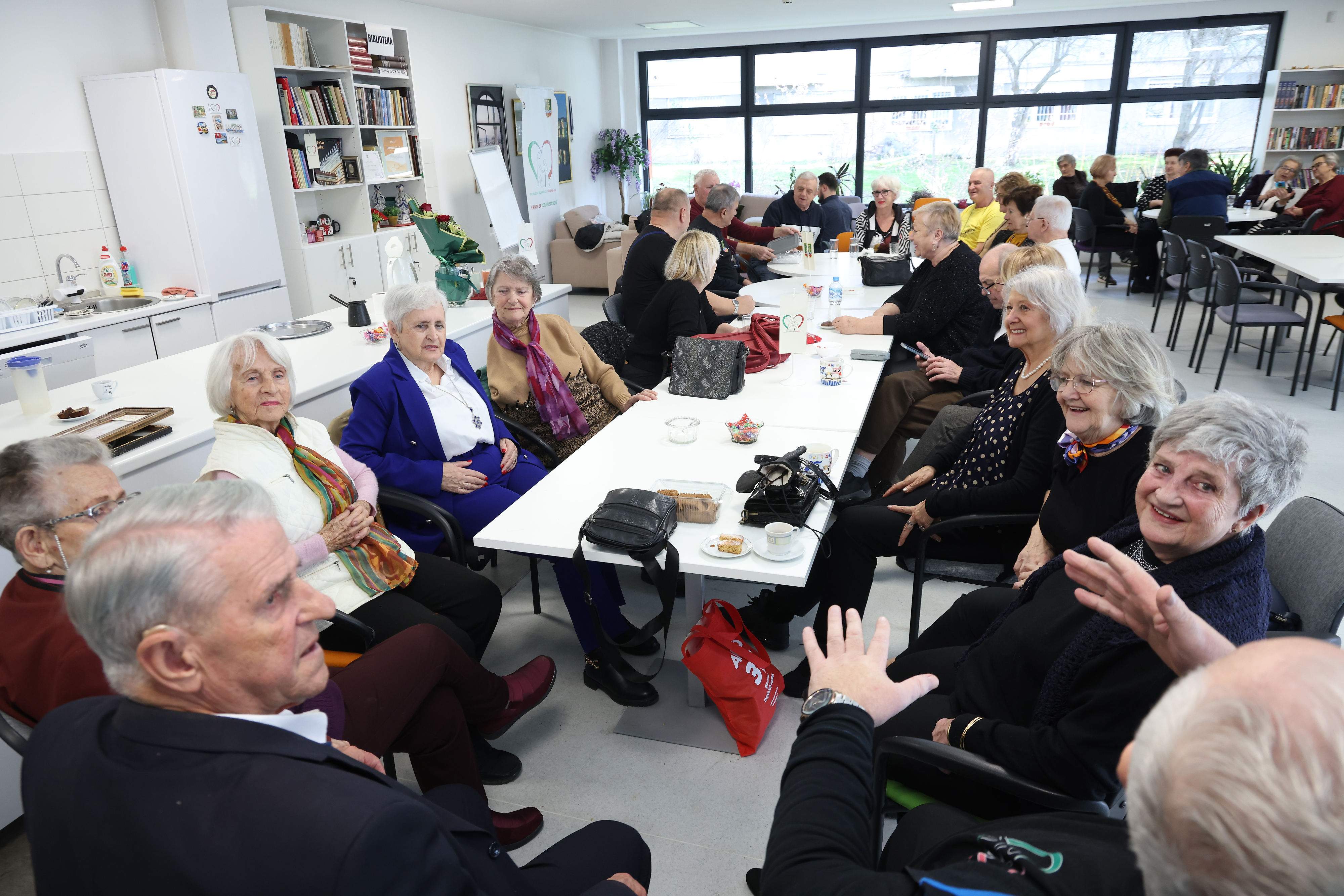 Dostojanstveno starenje u praksi: Podrška udruženju koje okuplja 1.460 članova i jača njihovo mentalno zdravlje